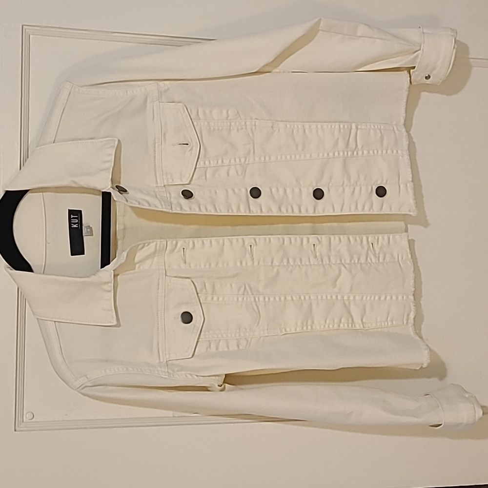 NWOT Kut from the Kloth denim frayed hem trucker jacket